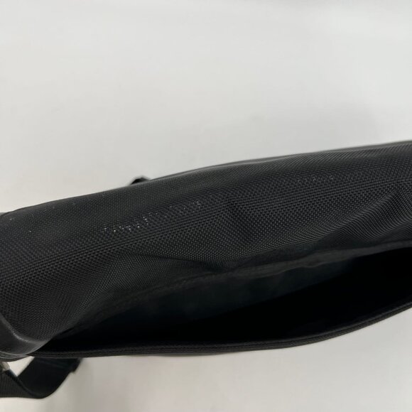 Kenneth Cole Black Adjustable Messenger Laptop Bag | Classic Design - Picture 5 of 12